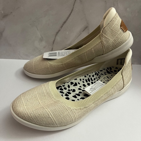 NWT Hey Dude Women’s Savannah Natural Gold Lightweight Slip-on Sneaker Size 7 - Picture 3 of 15